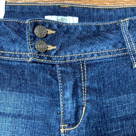 NWT SO Dark Denim Bermuda Cuffed Shorts Sz: 11 - Picture 4 of 8